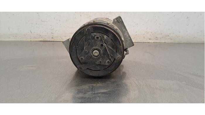 Pompe clim Renault Master