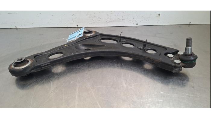 Bras de suspension avant droit Renault Trafic