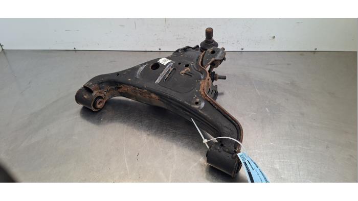 Bras de suspension avant droit Nissan Navara