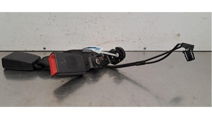Insertion ceinture de sécurité arrière centre Audi A1