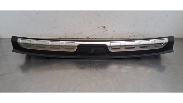 Couverture capteur serrure arrière Peugeot 408
