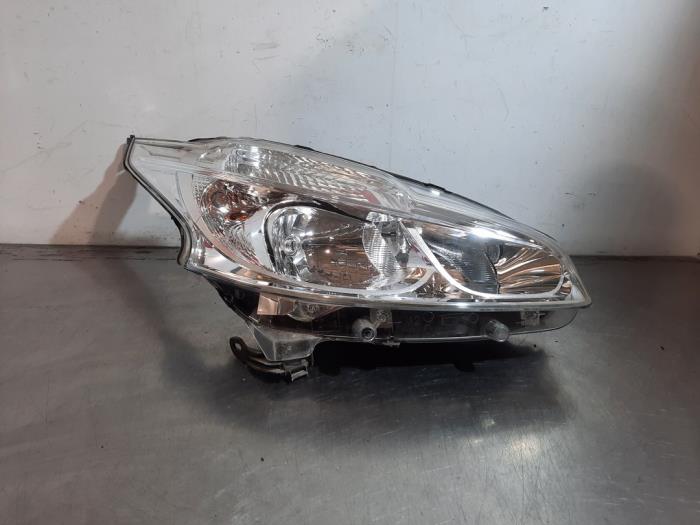 Phare droit Peugeot 208