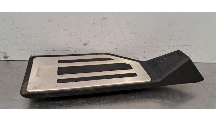 Support de pied Peugeot 3008