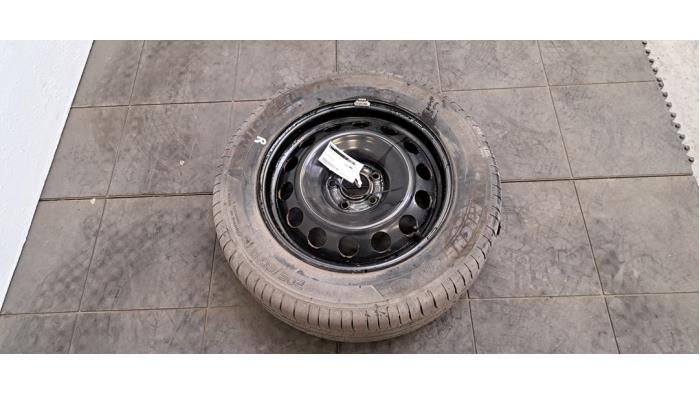 Roue de secours Toyota Pro-Ace City