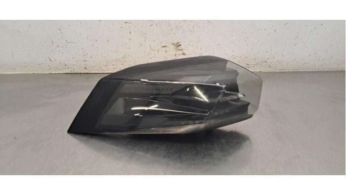 Feu arrière gauche Peugeot 2008