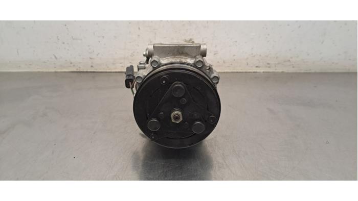 Pompe clim Peugeot 208
