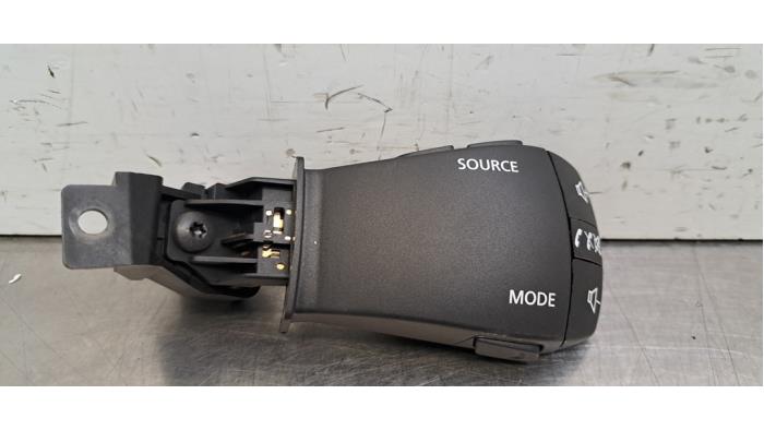 Commande radio volant Dacia Sandero