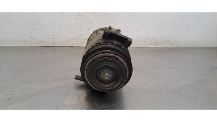 Pompe clim Mercedes Vito