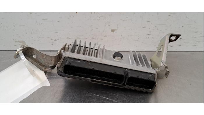 Ordinateur gestion moteur Toyota Avensis