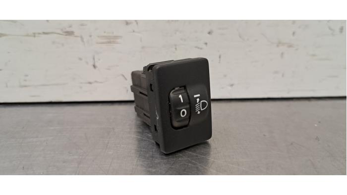 Correcteur hauteur Toyota Avensis