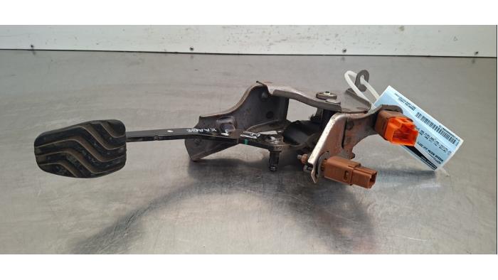 Pédale embrayage Nissan Micra
