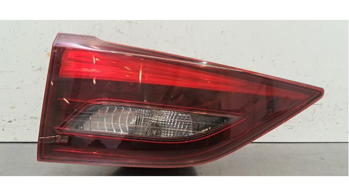 Feu arrière gauche Toyota Avensis