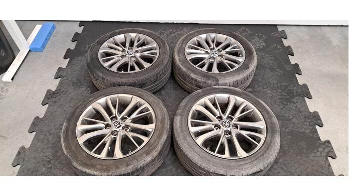 Kit jantes + pneumatiques Toyota Avensis