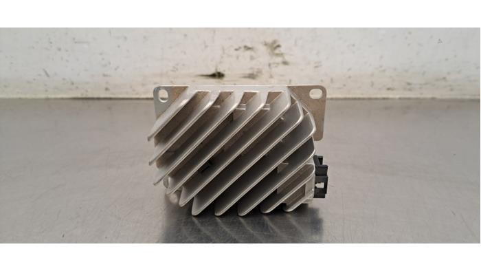 Amplificateur radio Mercedes CLA