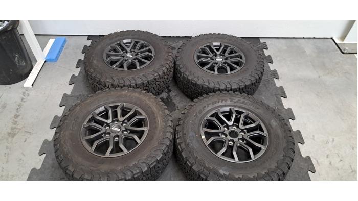 Kit jantes + pneumatiques Ford Ranger
