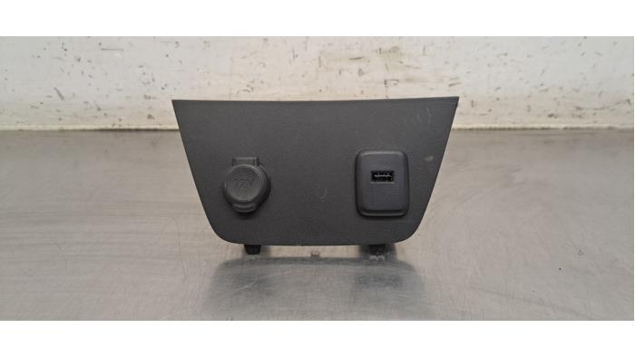 Connexion USB Opel Crossland X