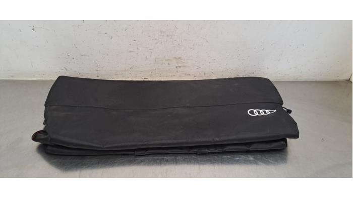 Divers Audi E-Tron