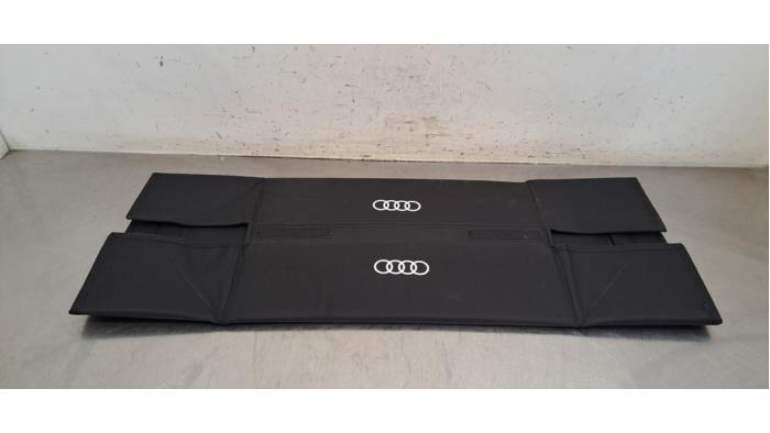 Divers Audi E-Tron