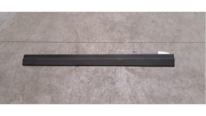 Marche-pied (list de couverture) gauche Landrover Range Rover