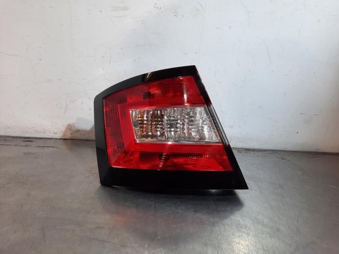 Feu arrière gauche Skoda Fabia