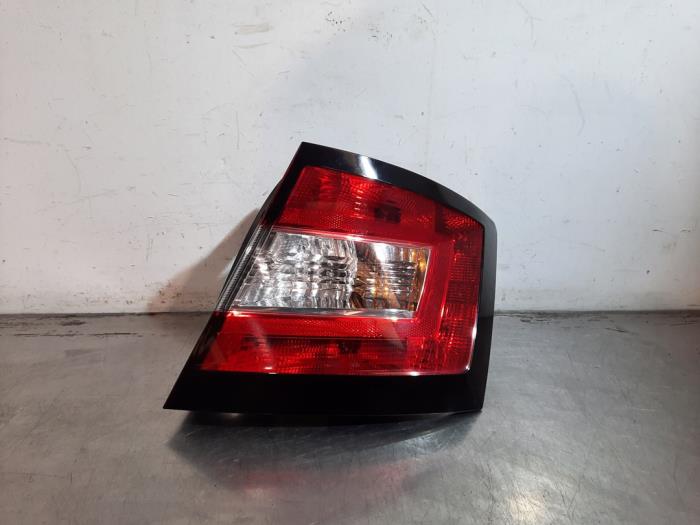 Feu arrière droit Skoda Fabia