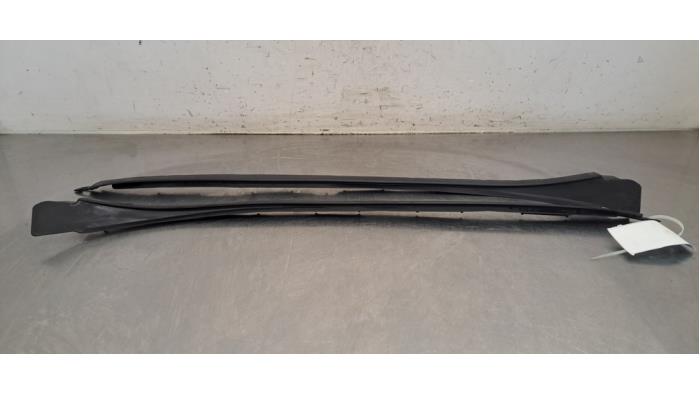 Ensemble Cadre pare-brise Mercedes CLA
