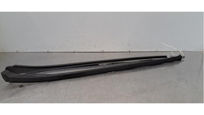 Ensemble Cadre pare-brise Mercedes EQA