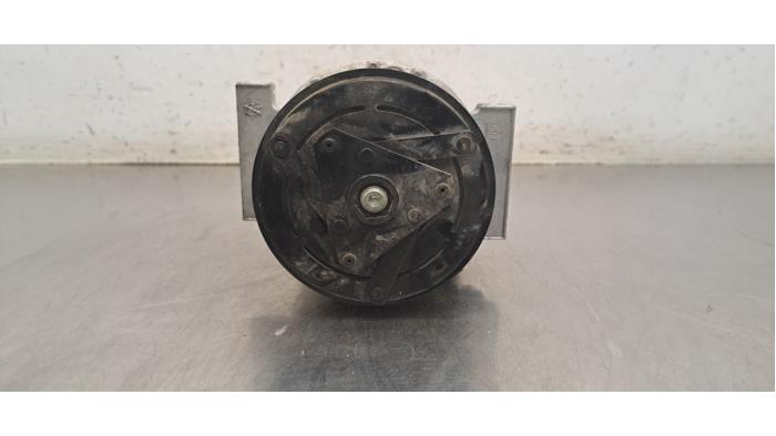 Pompe clim Renault Master