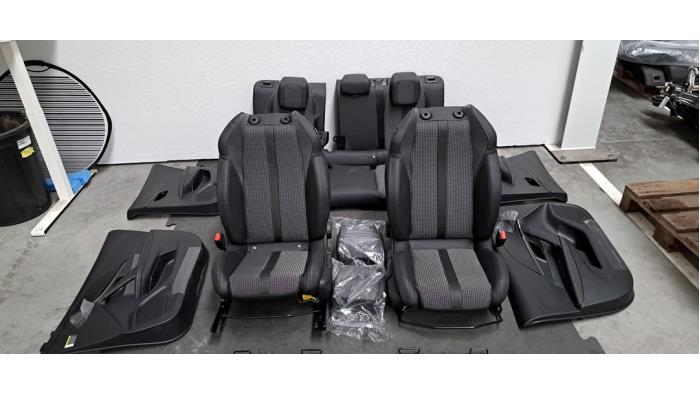 Kit revêtement (complet) Peugeot 208