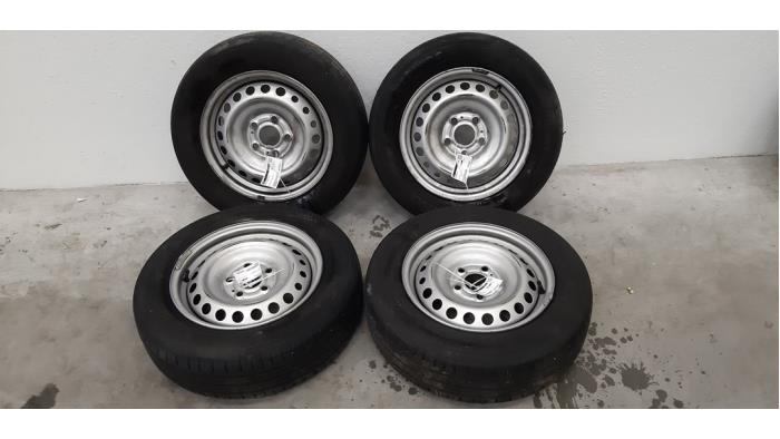 Kit jantes + pneumatiques Renault Express