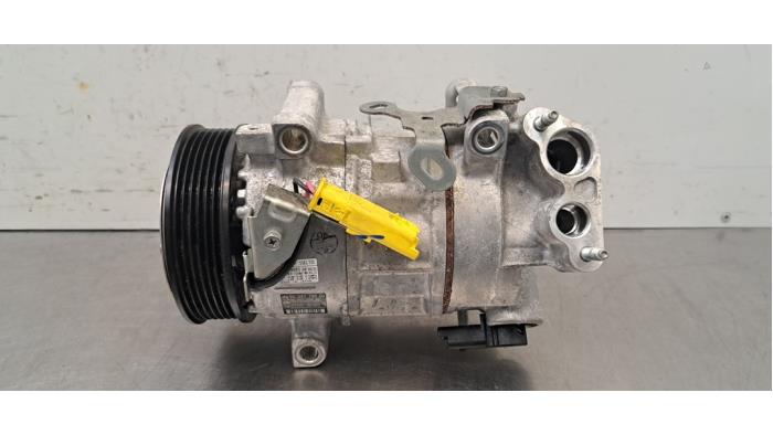Pompe clim Peugeot 208
