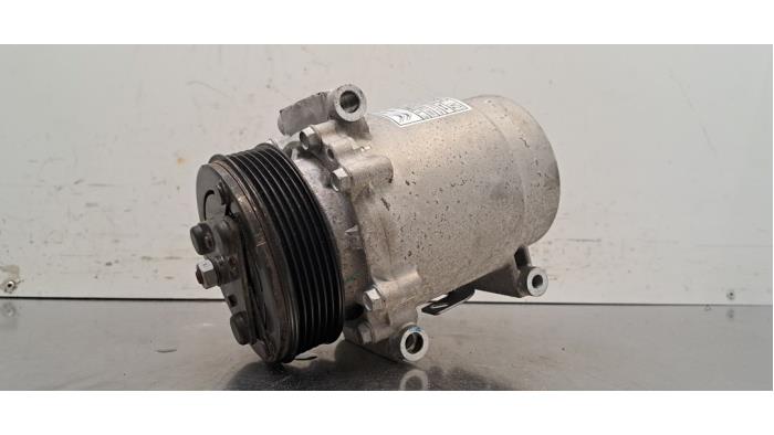 Pompe clim Peugeot 208
