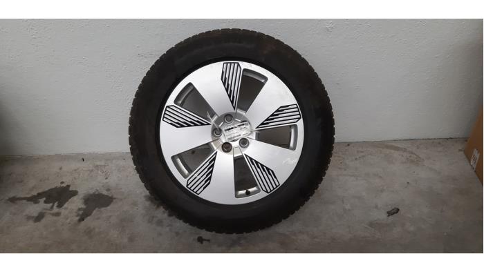 Jante + pneu d'hiver Audi E-Tron