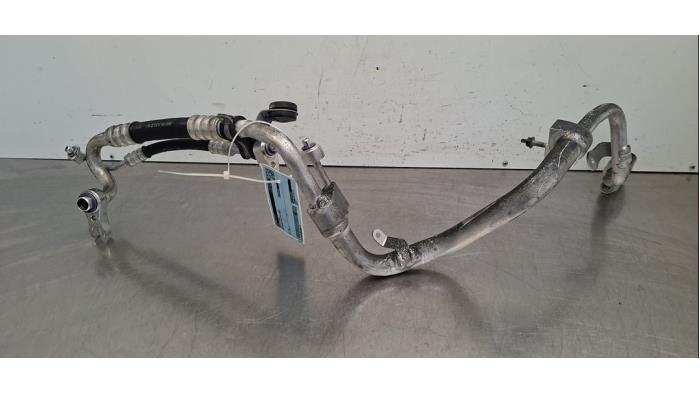 Tuyau clim Mercedes EQA