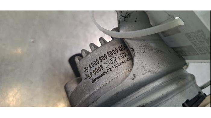 Pompe à eau supplémentaire Mercedes EQA