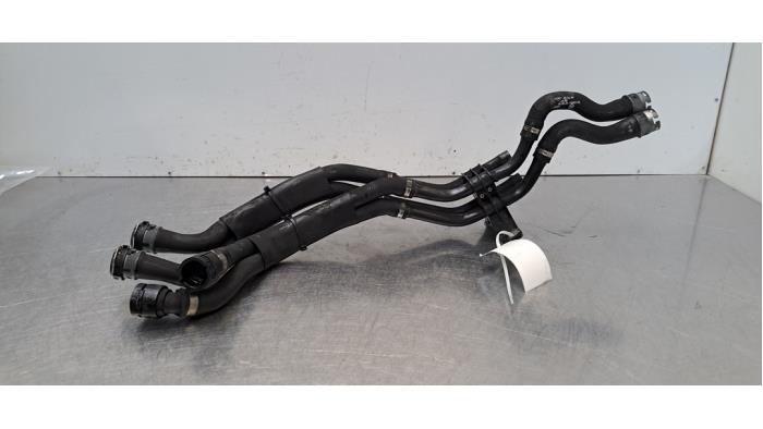 Tuyau radiateur Mercedes EQA