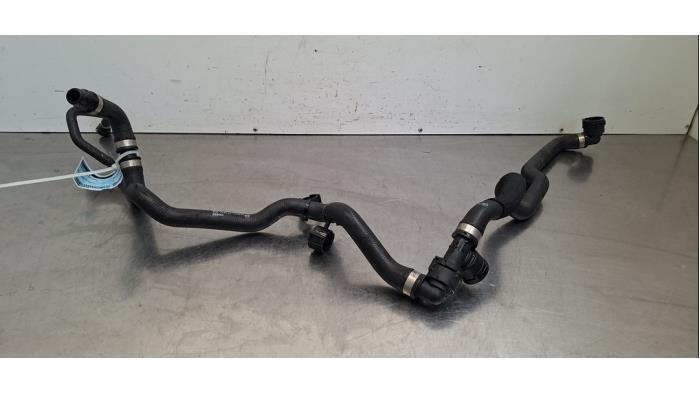 Tuyau radiateur Mercedes EQA