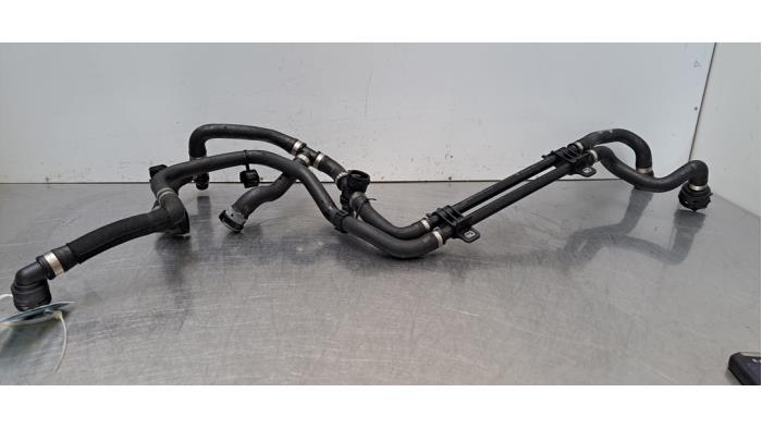 Tuyau radiateur Mercedes EQA