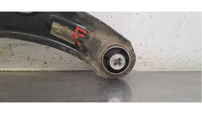 Bras de suspension avant gauche Peugeot 208