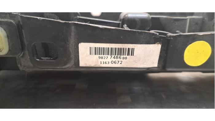 Panneau avant Peugeot 208