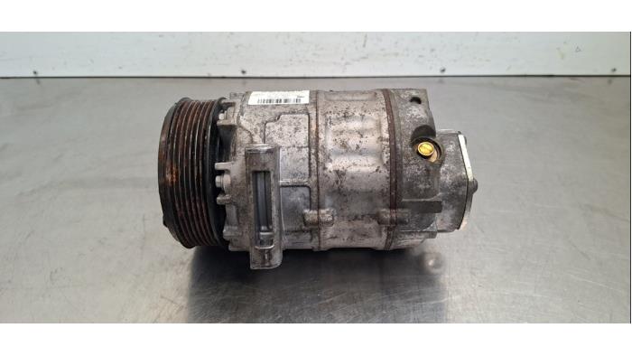Pompe clim Renault Trafic