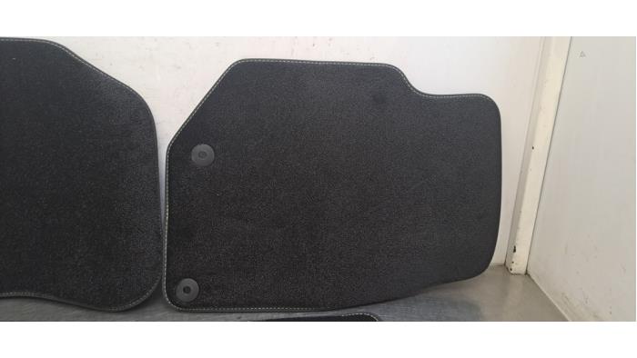 Kit tapis Peugeot 208