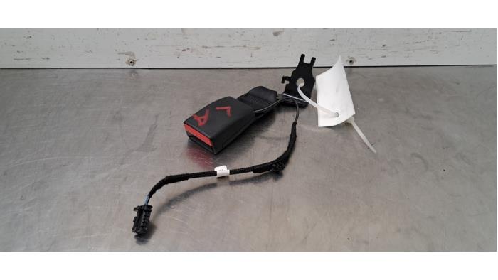 Insertion ceinture de sécurité arrière droite Peugeot 208