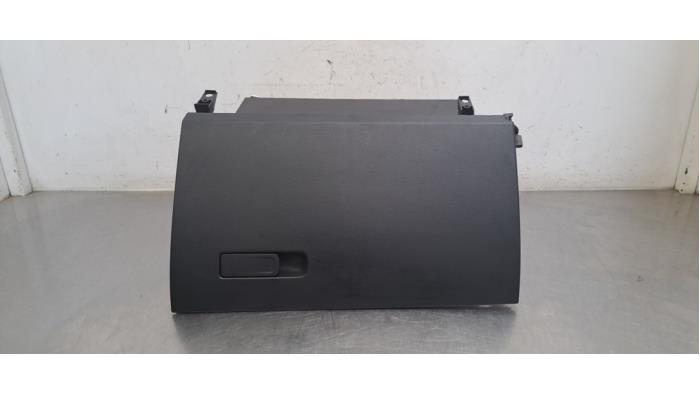 Boîte à gants Mercedes CLA