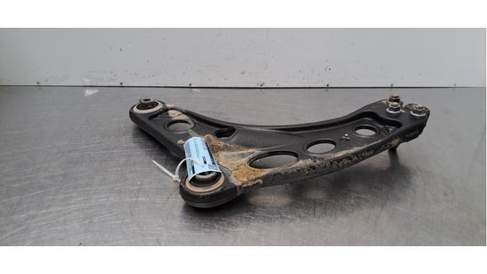 Bras de suspension avant droit Renault Trafic