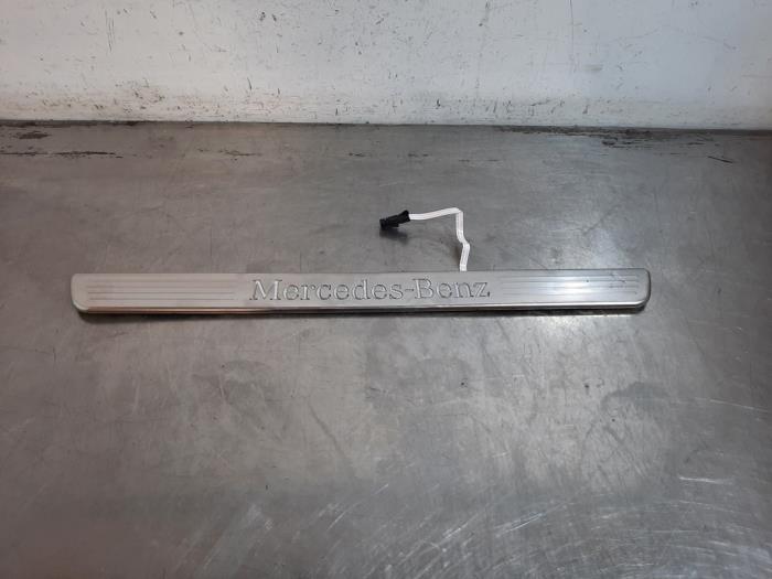 Eclairage d'embarquement Mercedes GLA