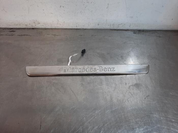 Eclairage d'embarquement Mercedes GLA