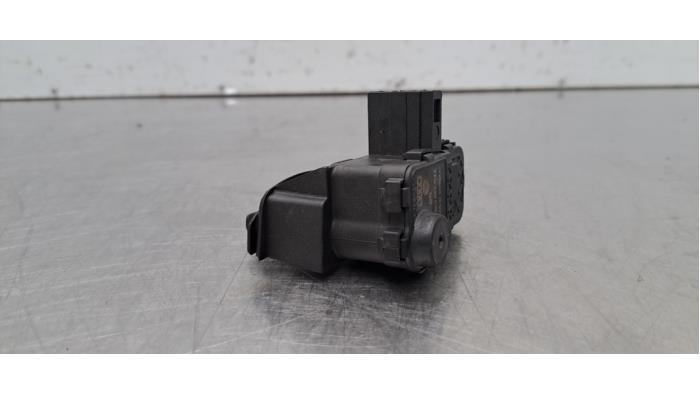 Moteur de verrouillage clapet réservoir Porsche Cayenne