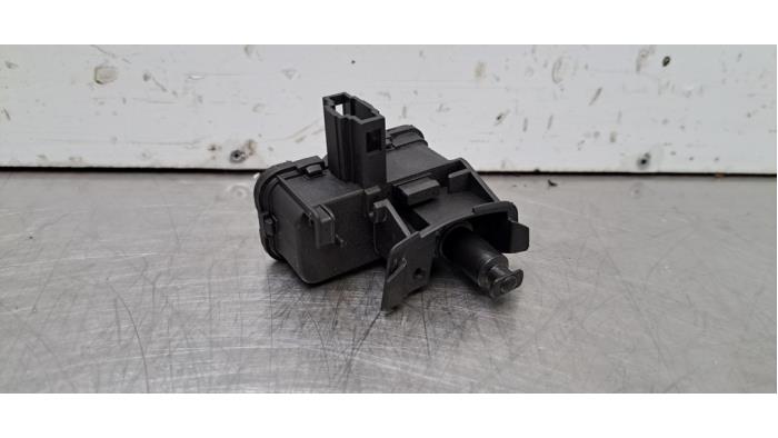 Moteur de verrouillage clapet réservoir Volkswagen Polo