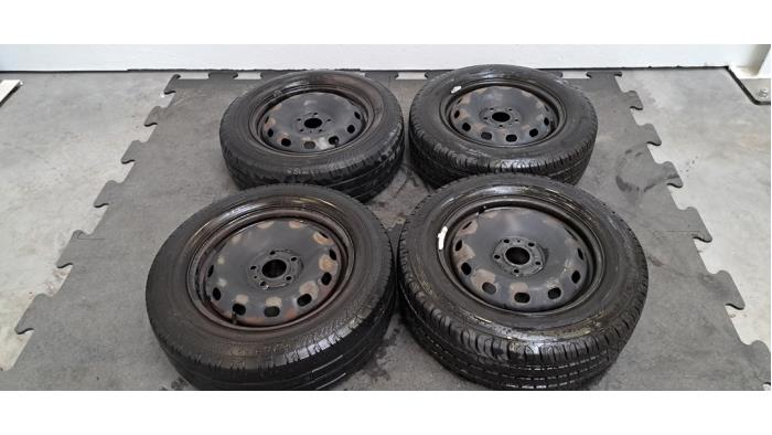 Kit jantes + pneumatiques Renault Trafic